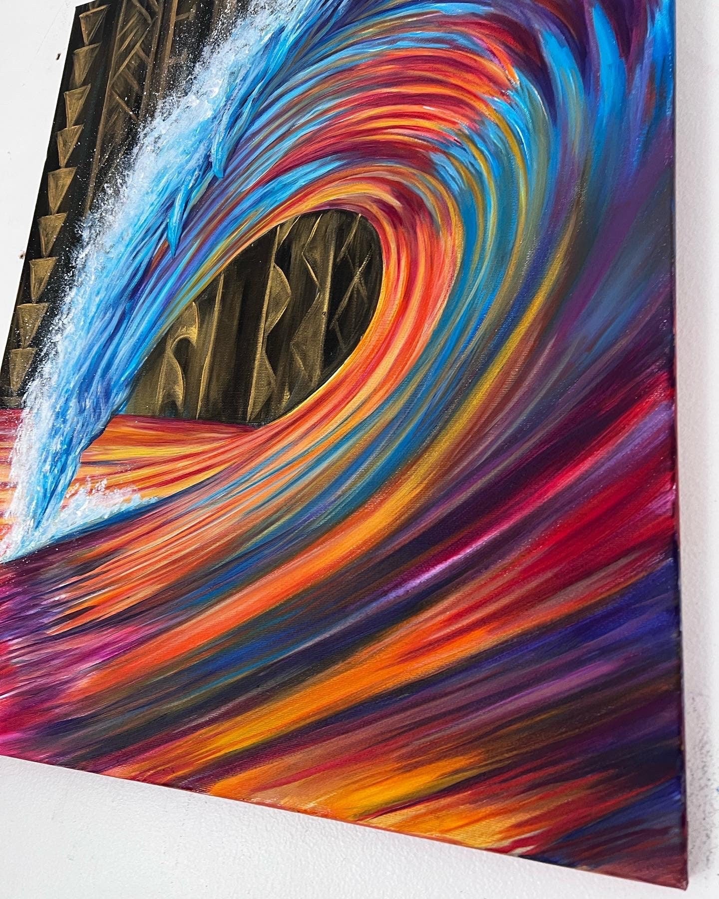 Hawaiian wave tribal art side view